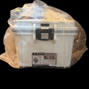 Pelican 8qt, 7.5L White Personal Cooler, Upper Lid Dry Box